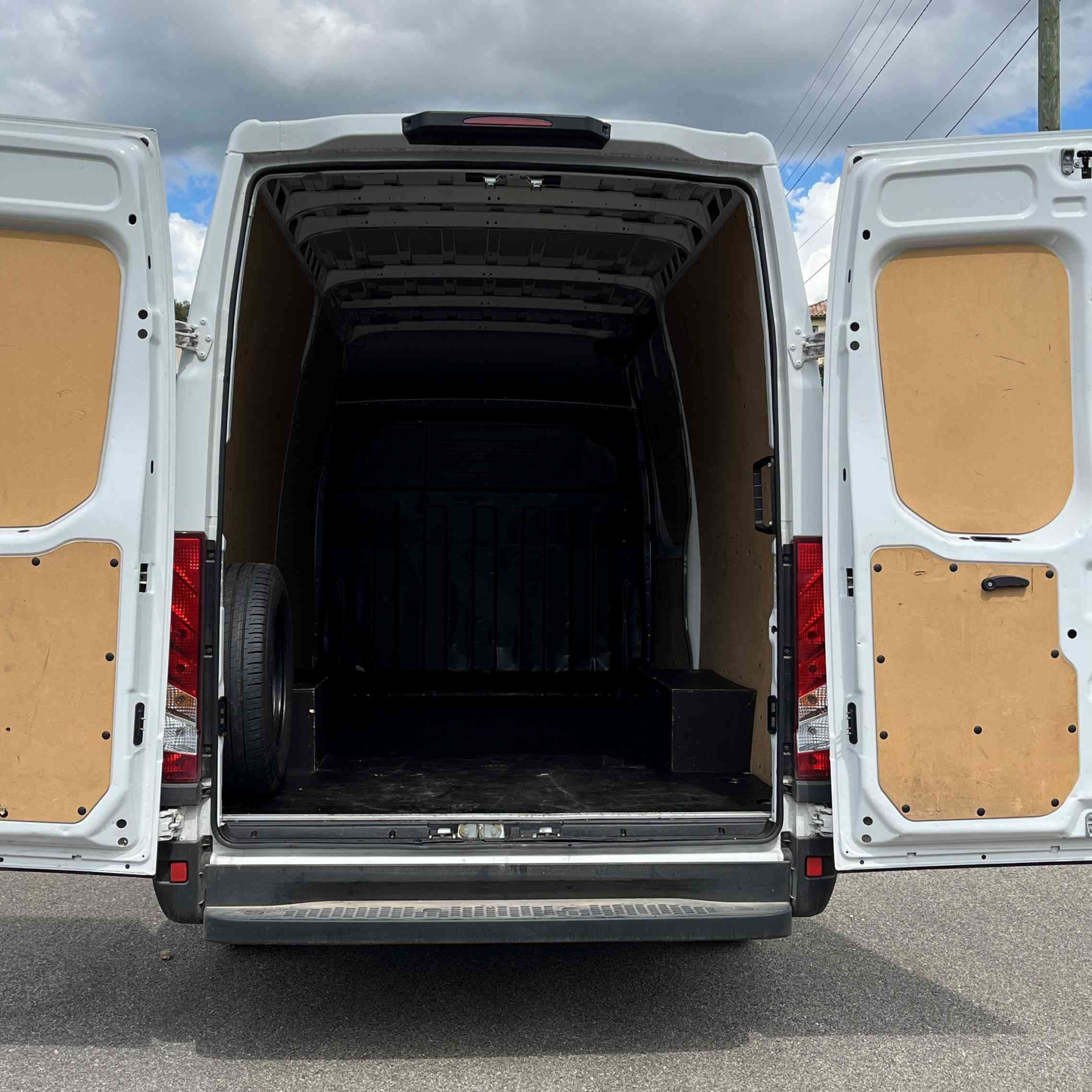 IVECO Daily 35S14V12 140 cv fourgon 12m3