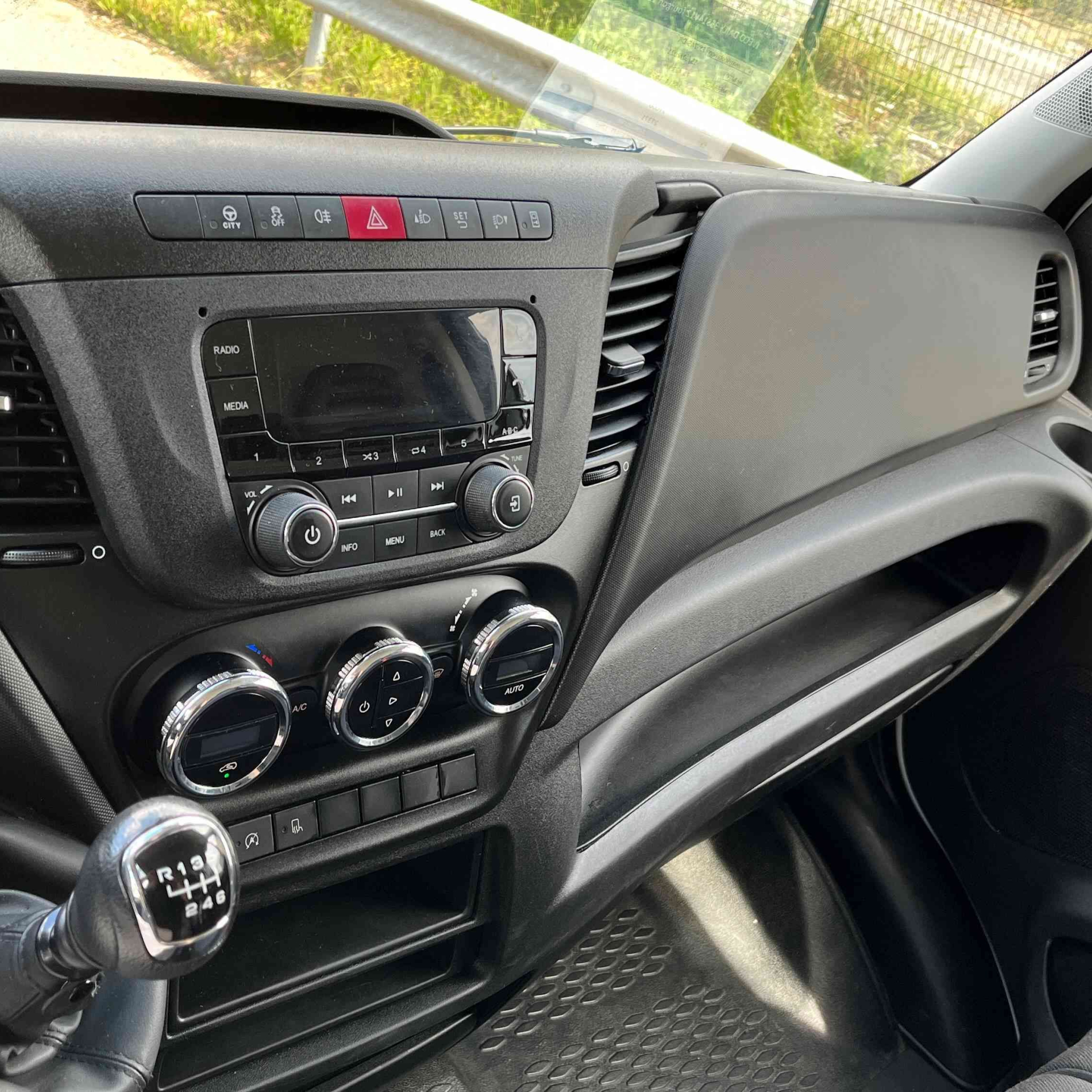 IVECO Daily 35S14V12 140 cv fourgon 12m3