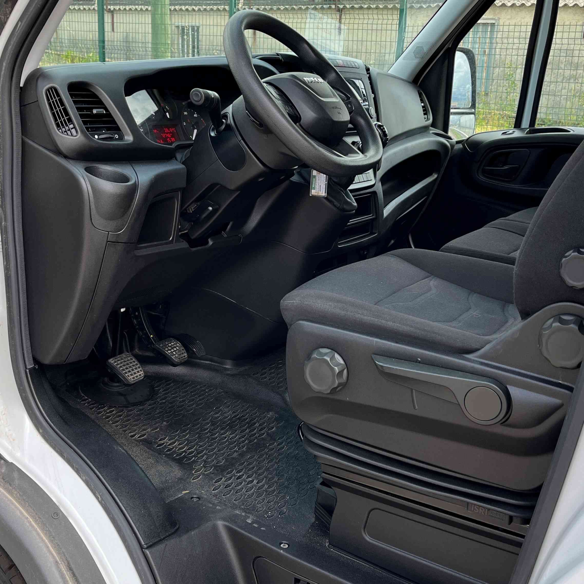 IVECO Daily 35S14V12 140 cv fourgon 12m3