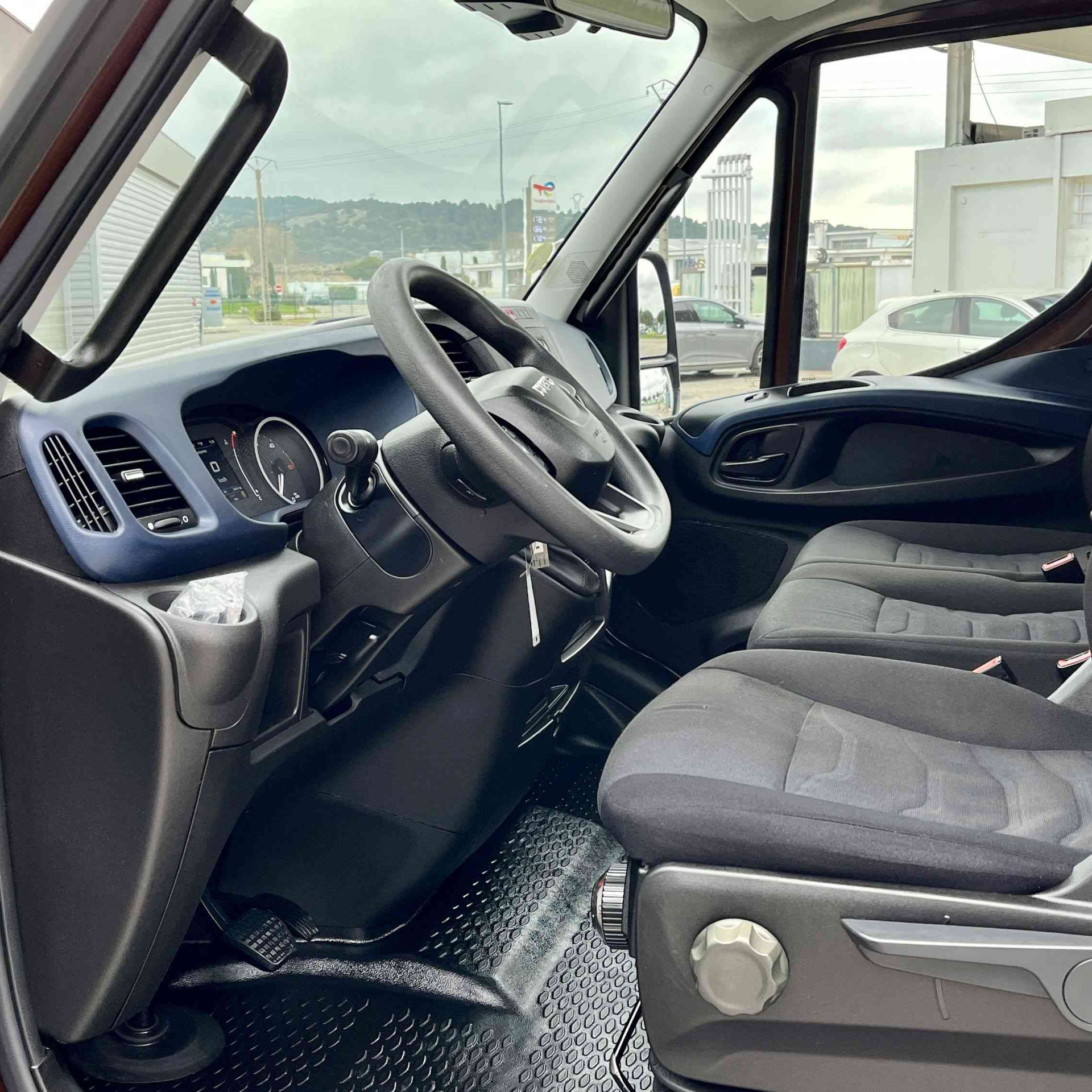 IVECO Daily poids lourd 70C18A8 180cv bras polybennes 4T Electro-pompe