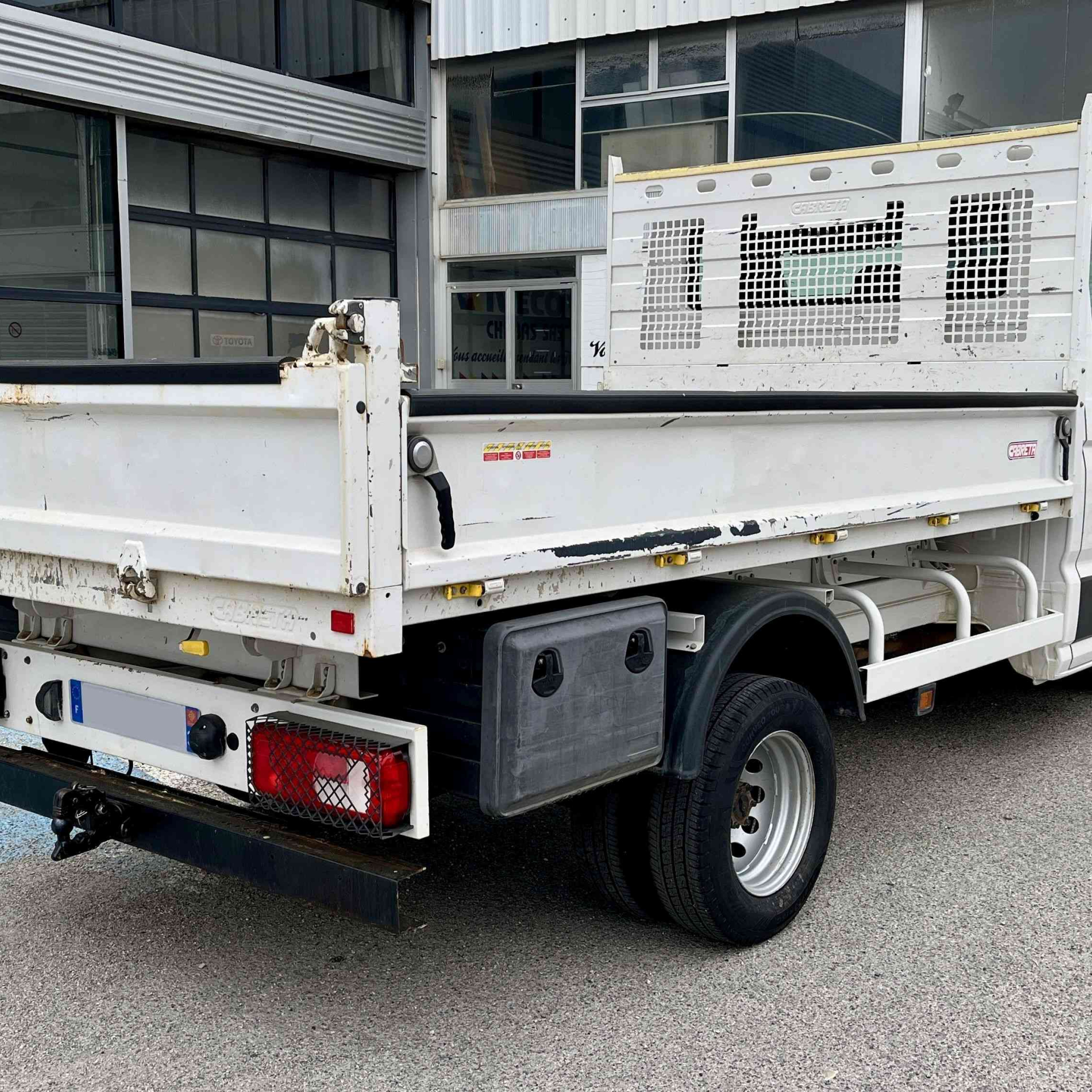VOLKSWAGEN Crafter 177 cv boite auto benne