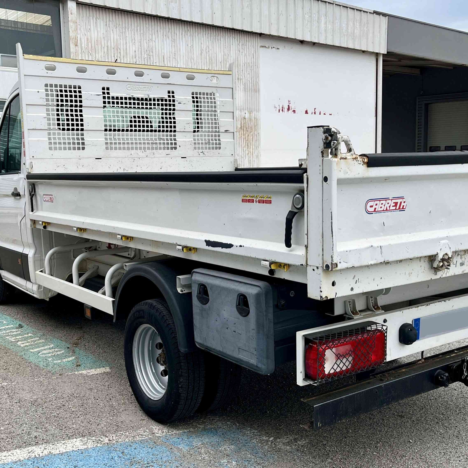 VOLKSWAGEN Crafter 177 cv boite auto benne