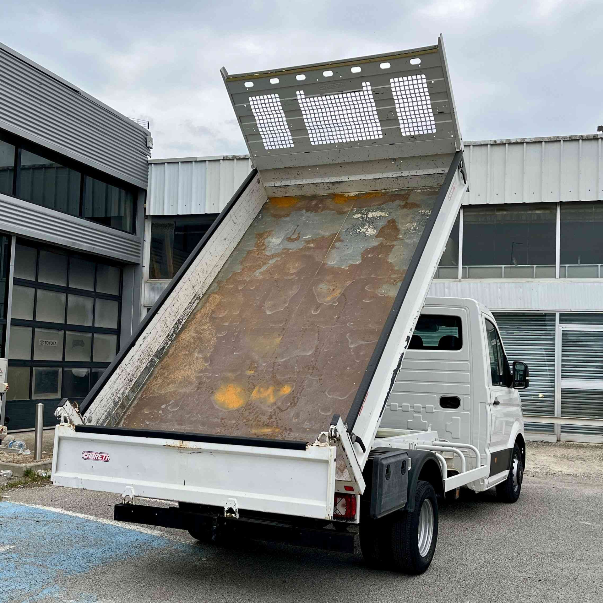 VOLKSWAGEN Crafter 177 cv boite auto benne