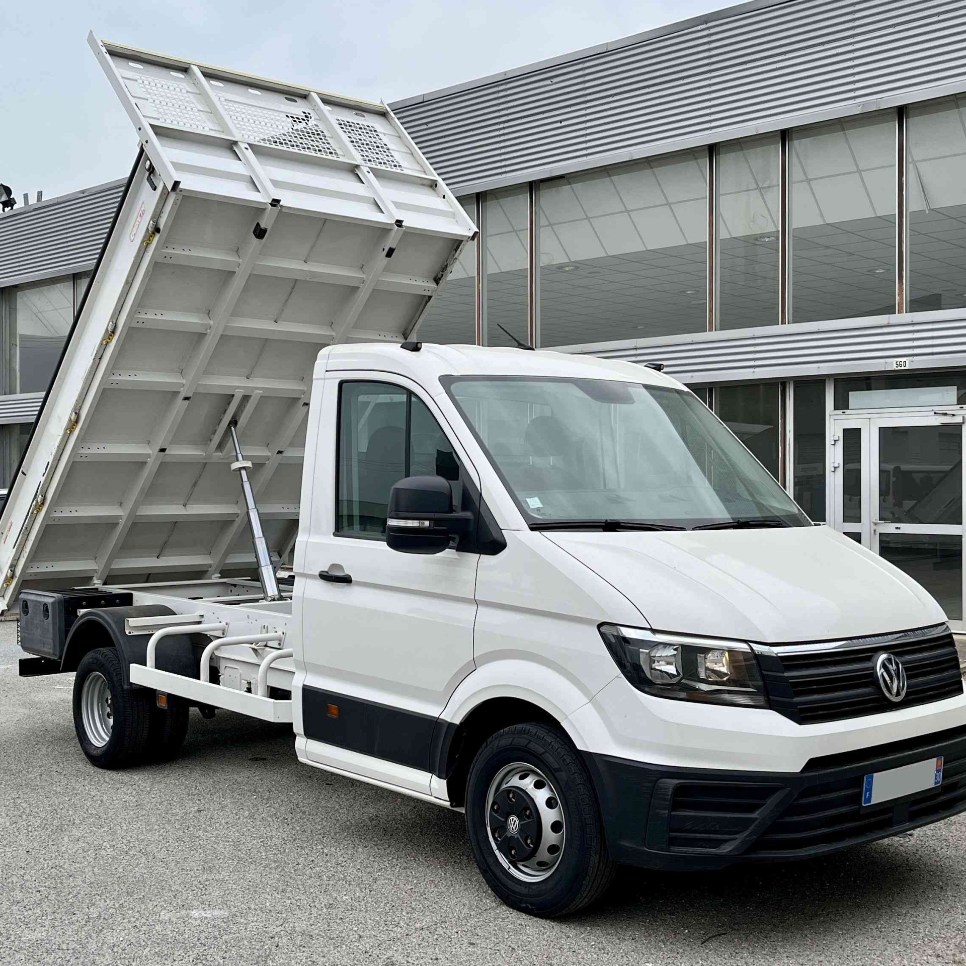 VOLKSWAGEN Crafter 177 cv boite auto benne