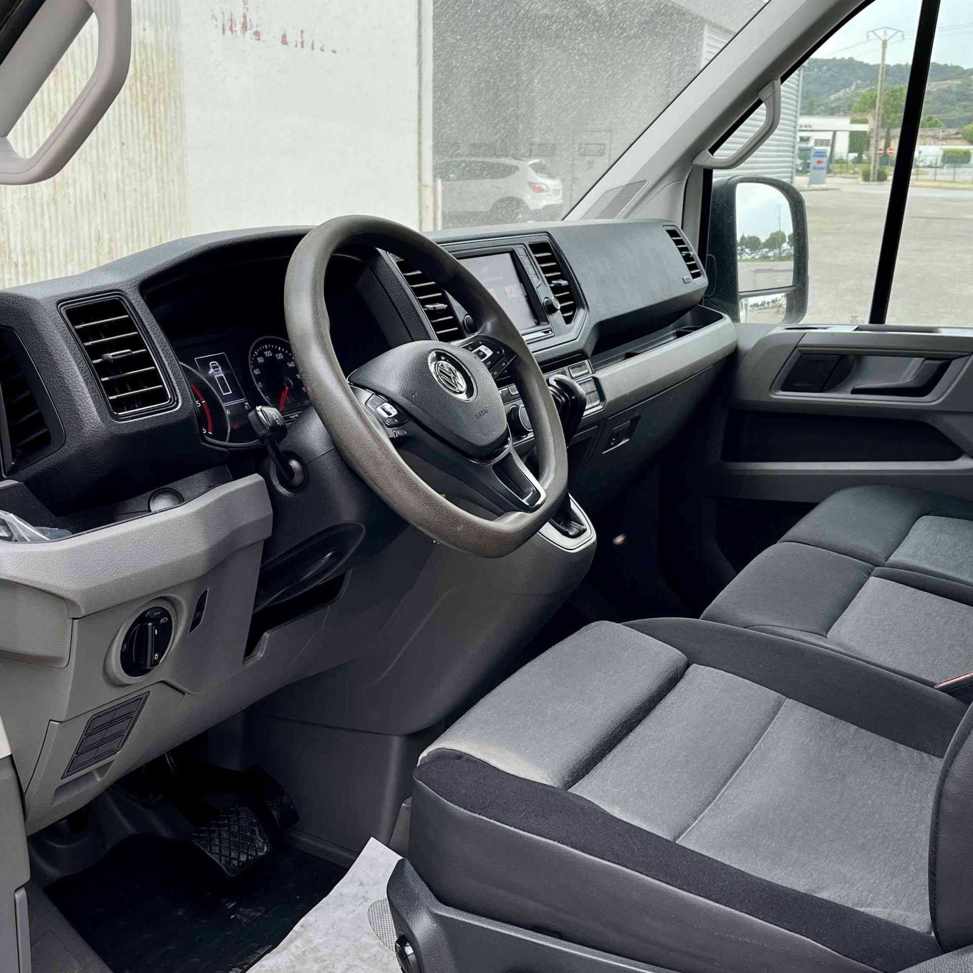 VOLKSWAGEN Crafter 177 cv boite auto benne
