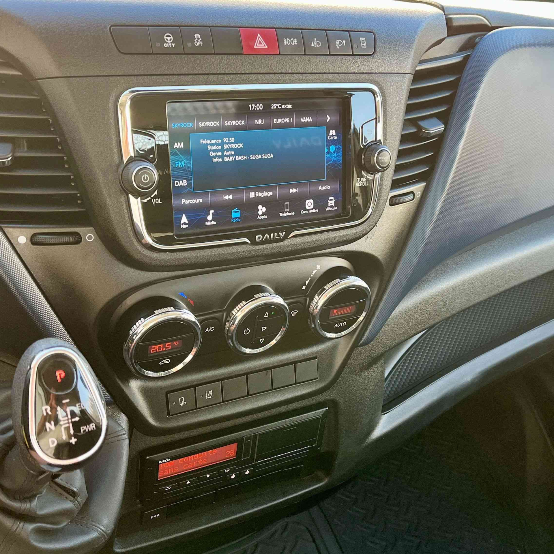 IVECO Daily poids lourd 72C21A8 210cv boite auto benne coffre