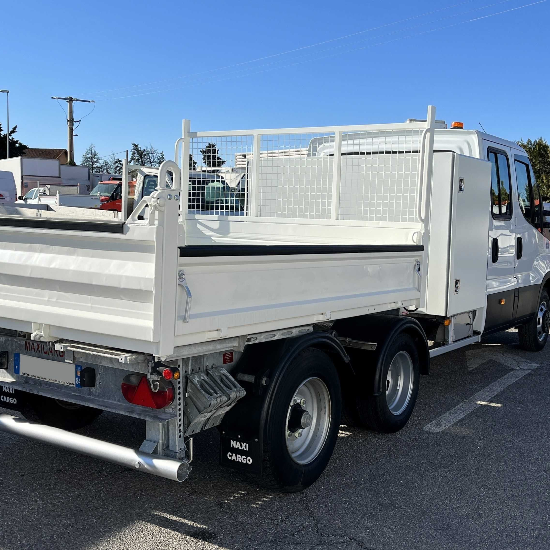 IVECO Daily 35C15D 150cv double cabine benne MAXI CARGO R-7000 + coffre dos cabine