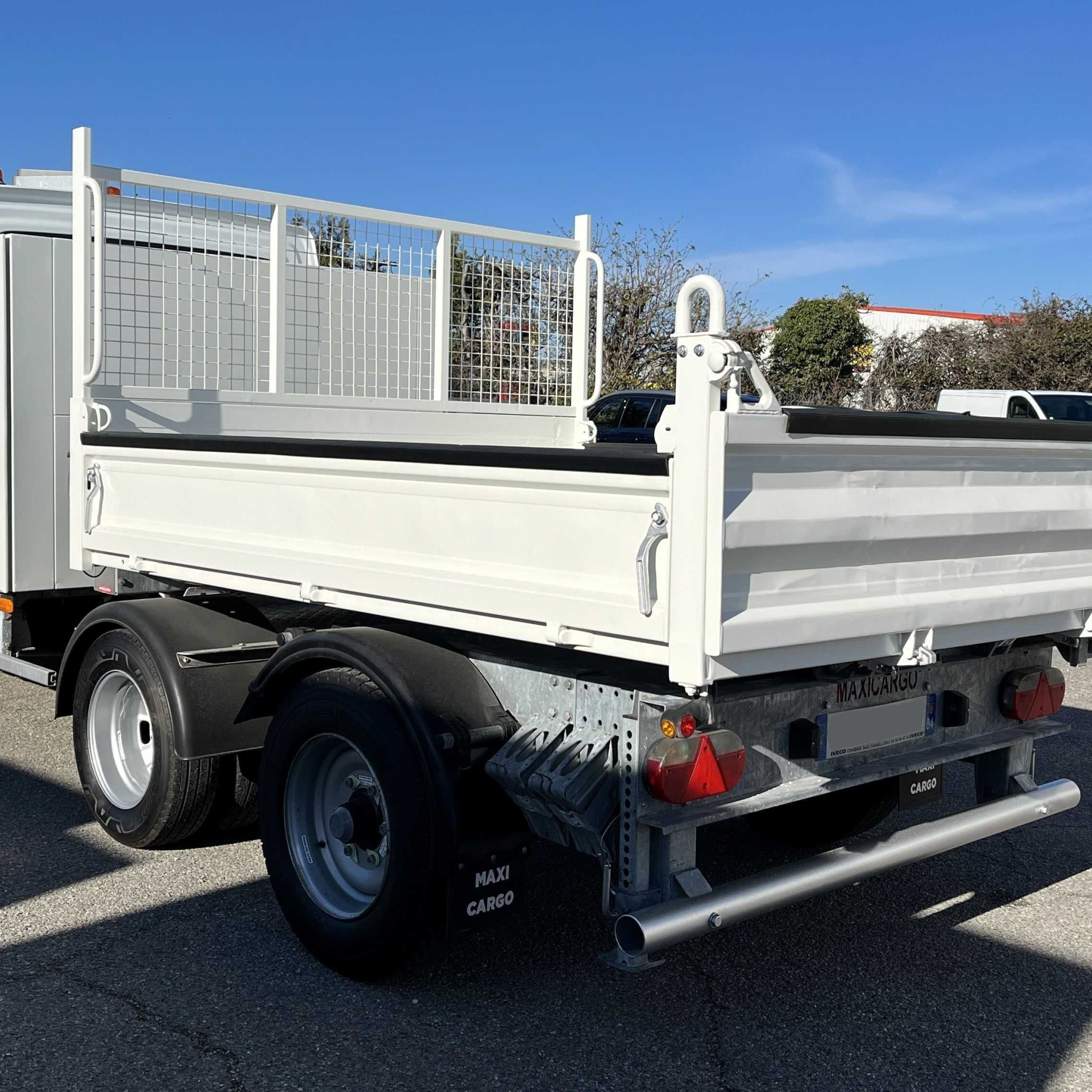 IVECO Daily 35C15D 150cv double cabine benne MAXI CARGO R-7000 + coffre dos cabine