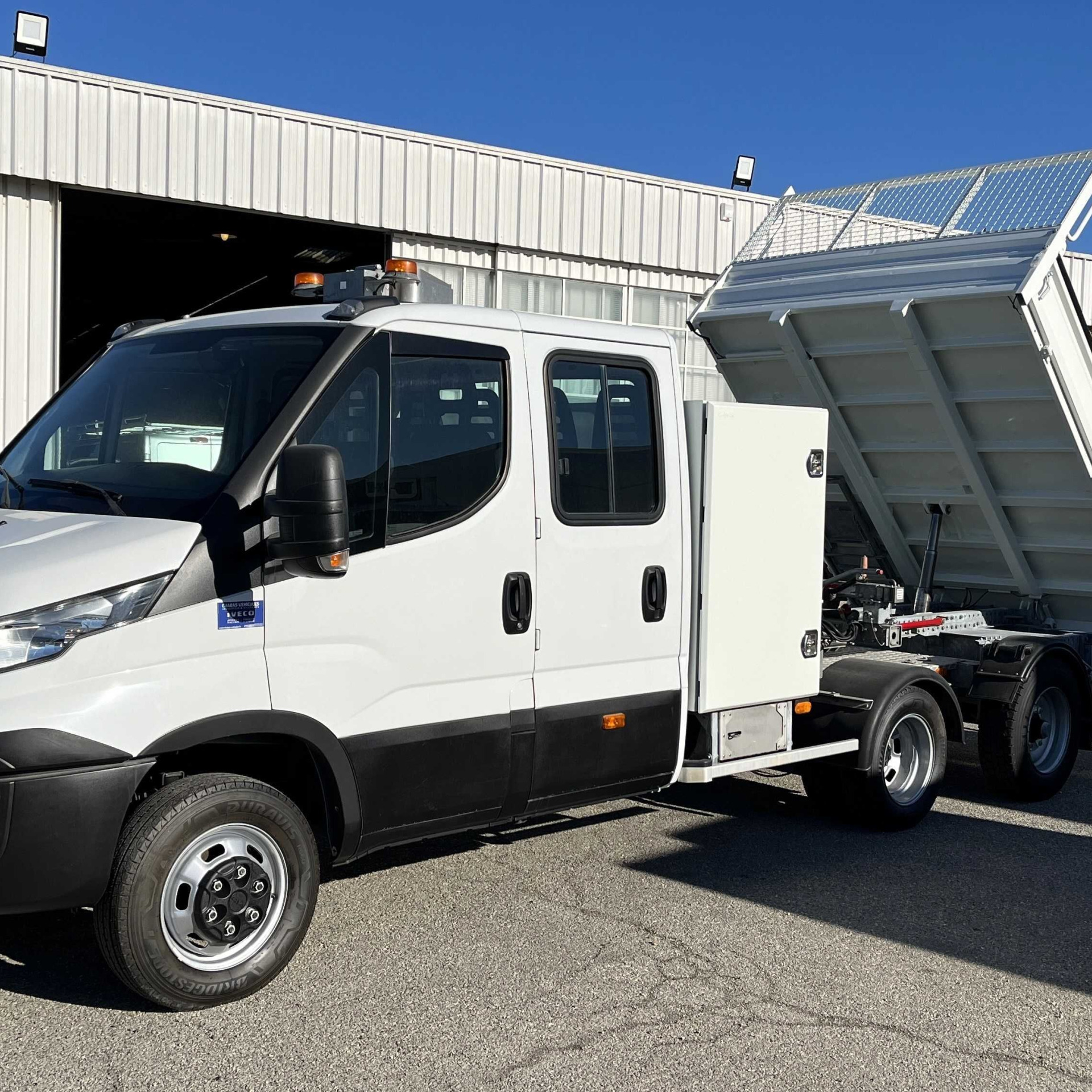 IVECO Daily 35C15D 150cv double cabine benne MAXI CARGO R-7000 + coffre dos cabine