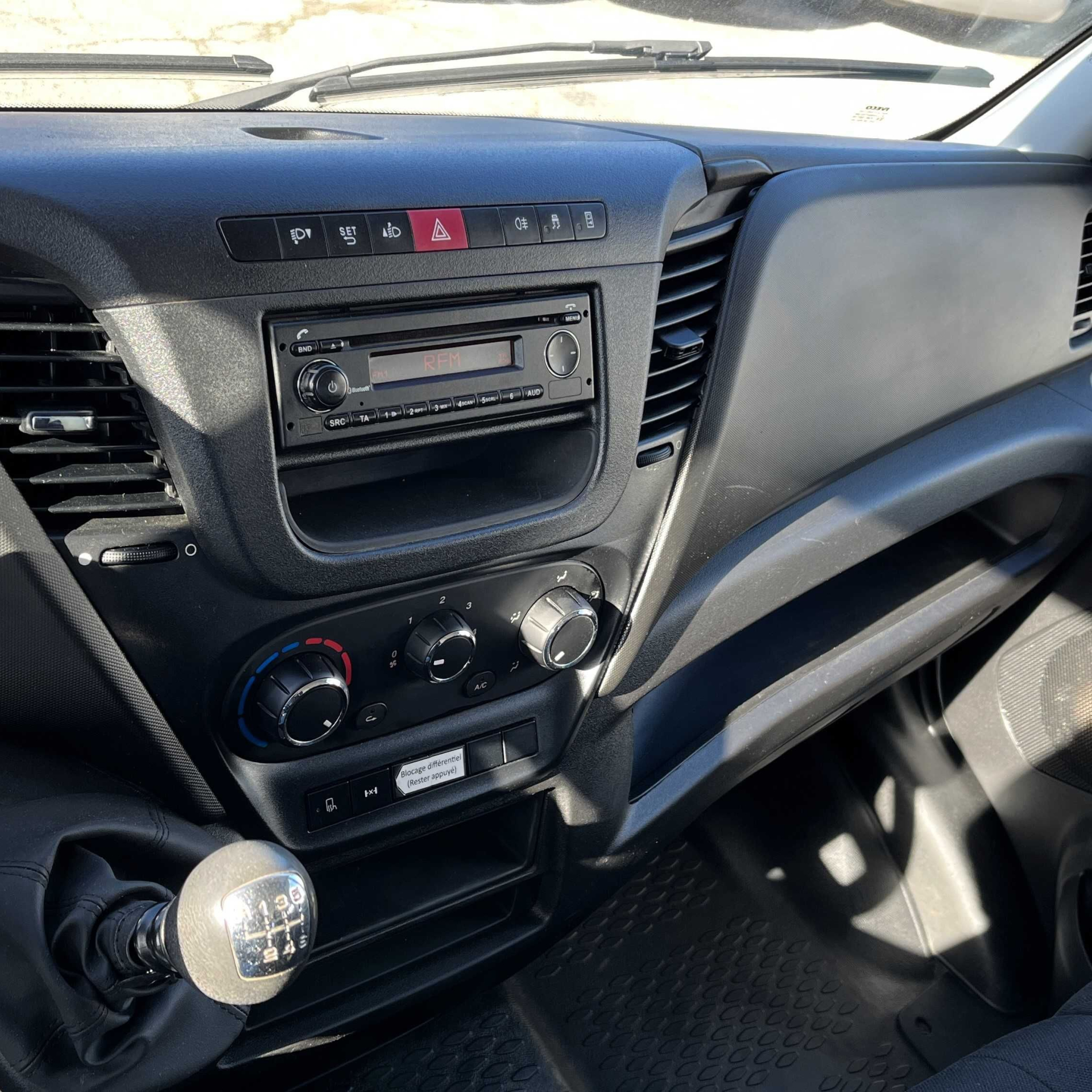 IVECO Daily 35C15D 150cv double cabine benne MAXI CARGO R-7000 + coffre dos cabine