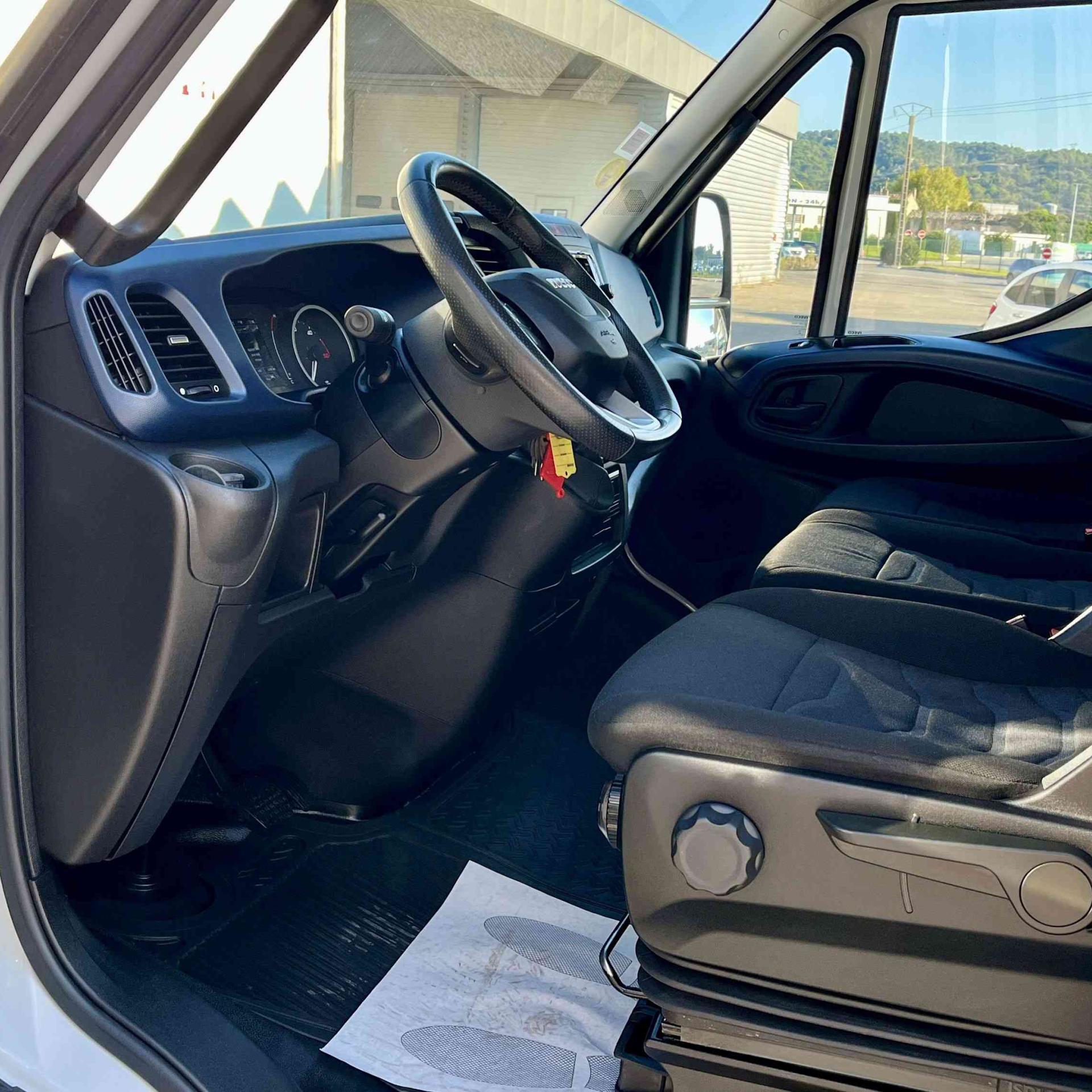 IVECO Daily poids lourd 72C21A8 210cv boite auto benne coffre